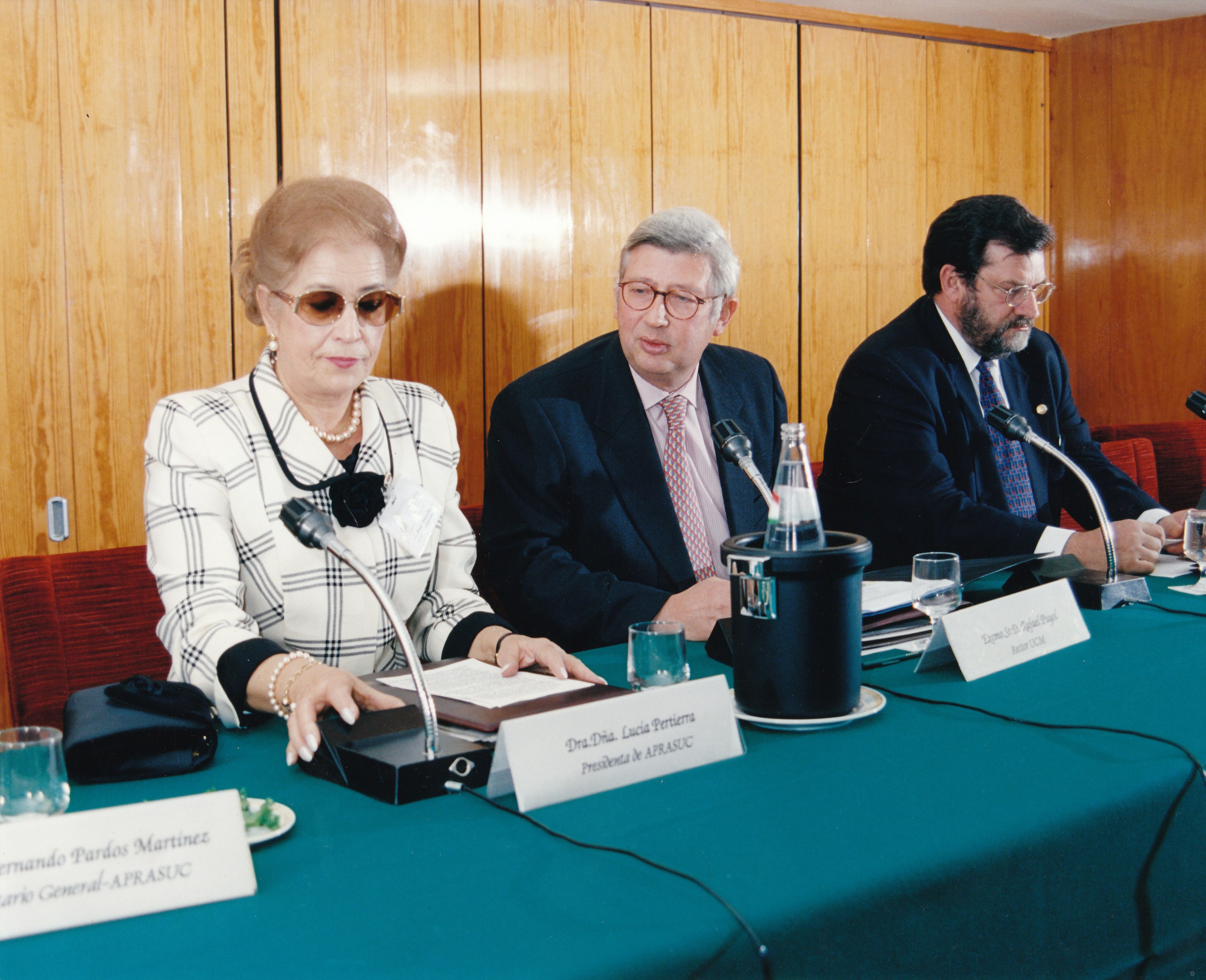 La Presidenta de la Asociación Científica y los Rectores de las Universidades Complutense y Politécnica de Madrid en la presentación del Symposium